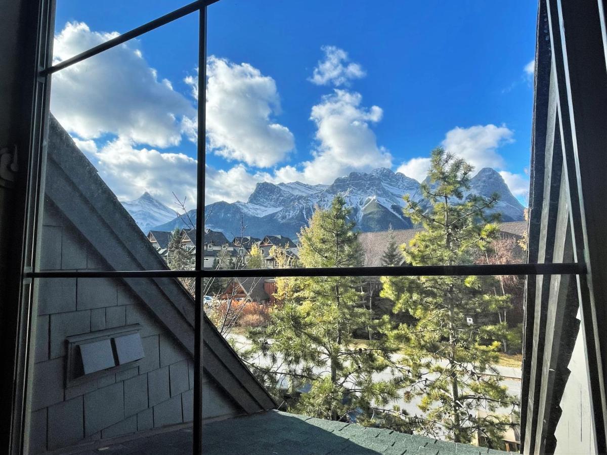 Renovated Chalet At Mystic Springs, Mountain Views, Pets Welcome! Canmore Ngoại thất bức ảnh