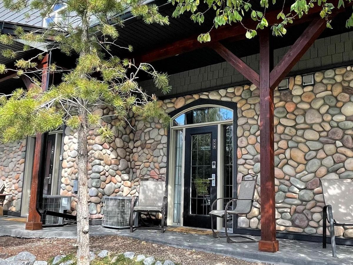 Renovated Chalet At Mystic Springs, Mountain Views, Pets Welcome! Canmore Ngoại thất bức ảnh