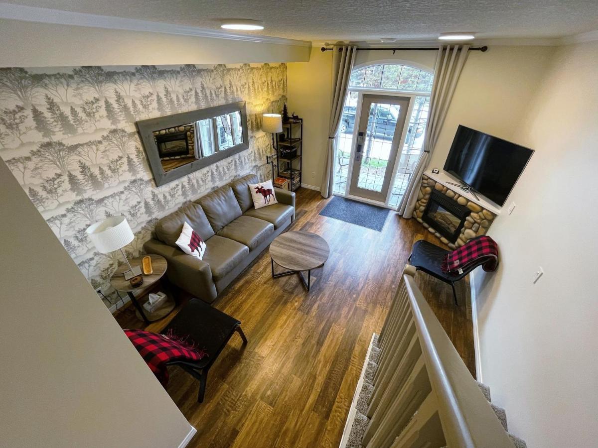 Renovated Chalet At Mystic Springs, Mountain Views, Pets Welcome! Canmore Ngoại thất bức ảnh