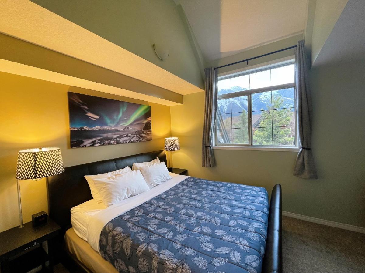 Renovated Chalet At Mystic Springs, Mountain Views, Pets Welcome! Canmore Ngoại thất bức ảnh