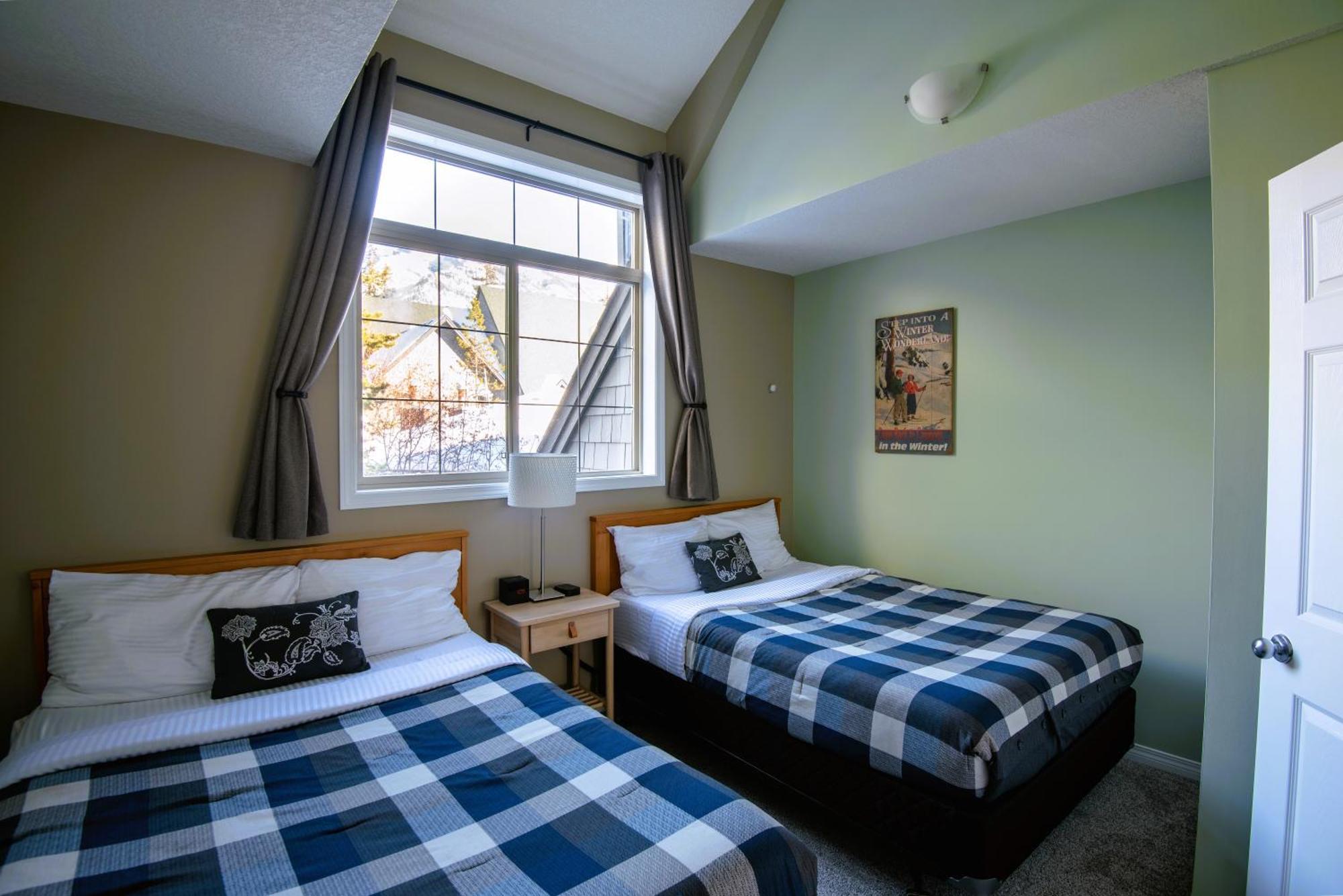 Renovated Chalet At Mystic Springs, Mountain Views, Pets Welcome! Canmore Ngoại thất bức ảnh